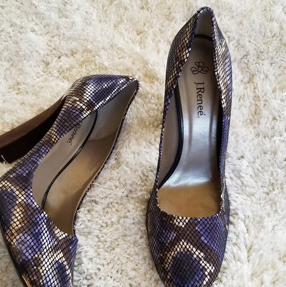 Shoes - Picture 3 of 11